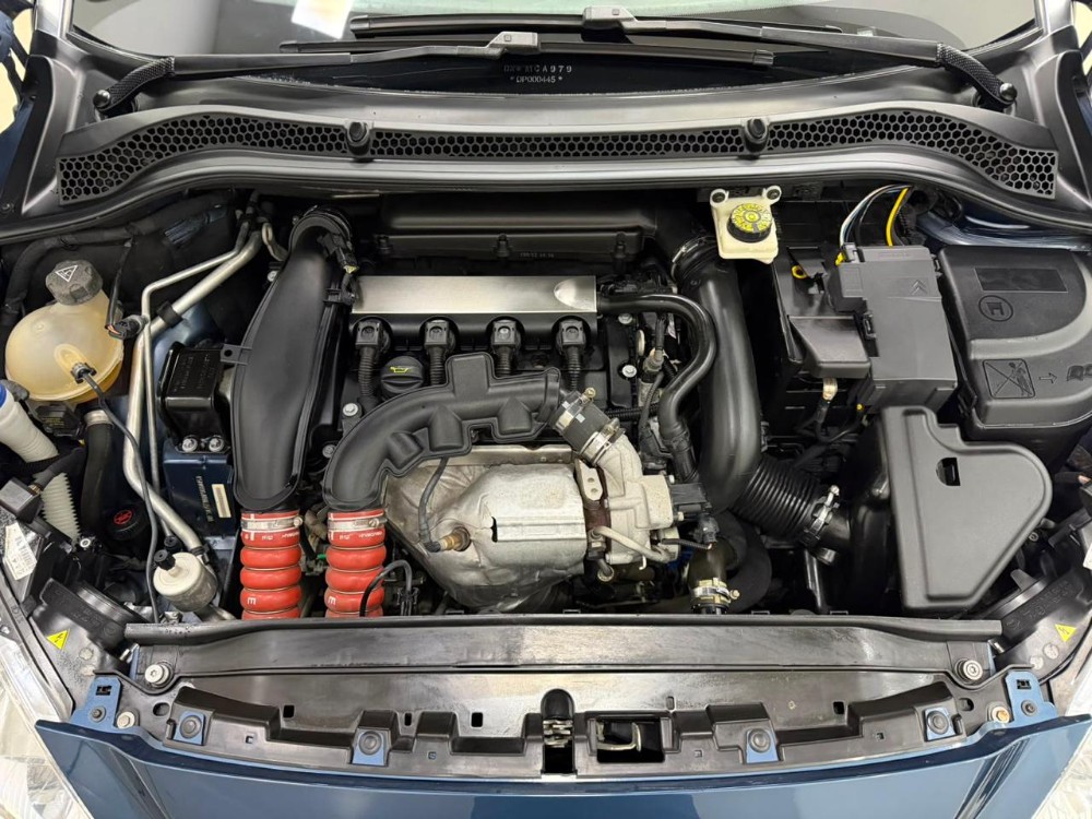Peugeot RCZ Coupe 1,6 THP 163CV Tipt 2013 — foto 14